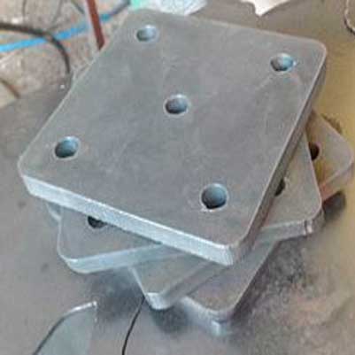 Metalowe wsporniki i płyty na zamówienie